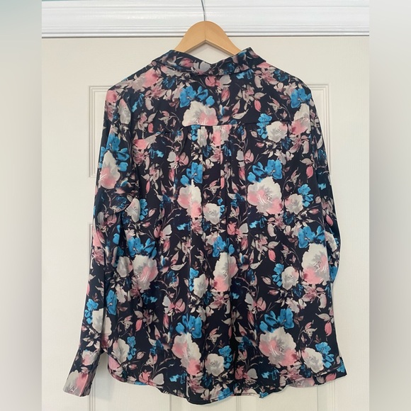 Torrid Madison Satin Button-Up Long Sleeve - colour: Light Box Floral - Size 1 - Picture 6 of 10